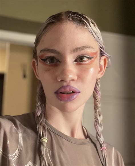 Thoughts on Grimes’ surgery? (pic from Ig) : r/Grimes