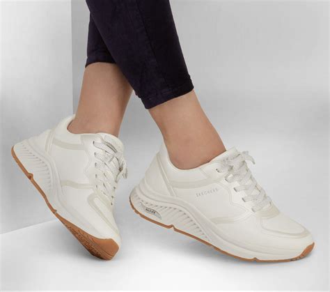 11 Best Walking Shoes For Seniors Of 2023, Per Experts | atelier-yuwa ...