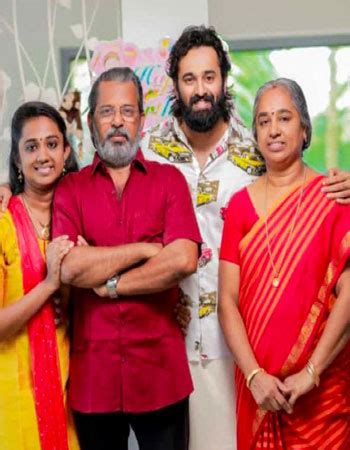 Unni Mukundan Wiki, Age, Family, Biography, Birthday, & More