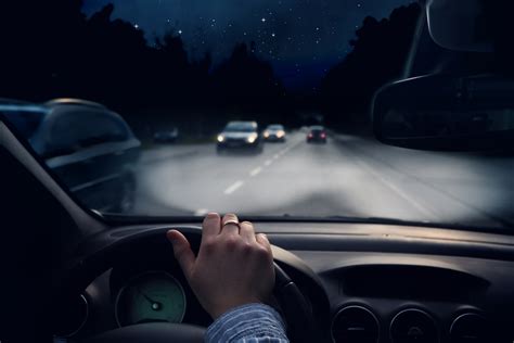 How to Stay Safe While Driving at Night: 5 Critical Tips