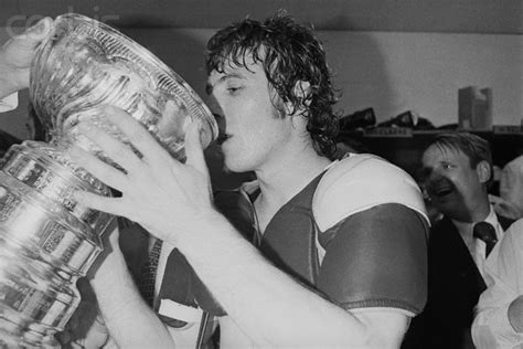 Bobby Clarke Drinks From the Stanley Cup - May 19, 1974 | HockeyGods