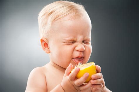 Baby's Funny Reaction to Trying a Lemon for the First Time Is Priceless - Delishably News