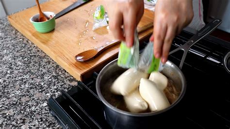 Spicy soft tofu stew with beef (Gogi sundubu-jjigae: 고기 순두부찌개) recipe by Maangchi