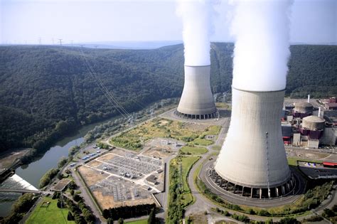 Shuttering Nuclear Power Plants Is Killing Small US Towns