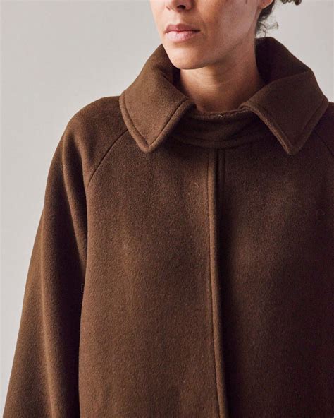 7115 Balmacaan Wool Coat, Deep Walnut | Glasswing