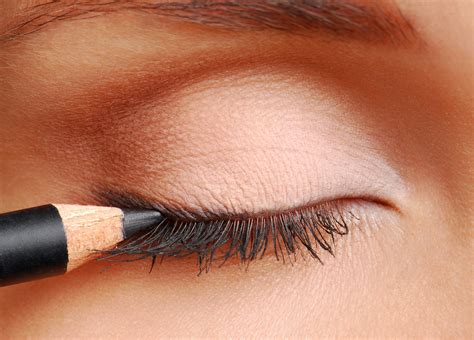 How To Line Your Eyes With Pencil Eyeliner