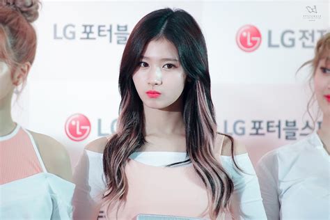 TWICE's Sana Is So Gorgeous, She Can Pull Off Any Hair Color - Koreaboo