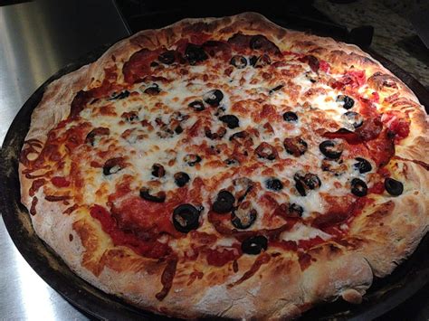 Perfect Pepperoni Pizza with Black Olives – A Food Lover’s Delight