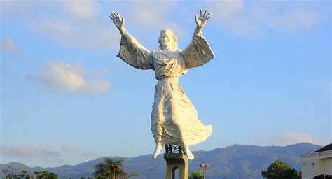 Monumen Yesus Memberkati, Bukan Sekadar Karya Seni yang Indah ...