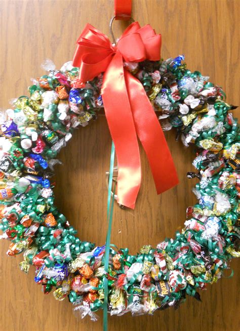 how to make wreaths with candy | Candy Wreath | Candy wreath, Homemade ...