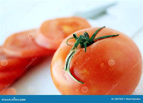 Tomate- u. Tomatescheiben stockbild. Bild von früchte - 1887509