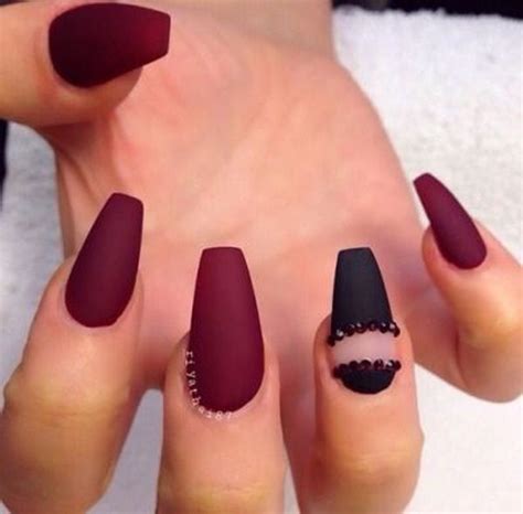 Burgundy Nails Coffin Shape / Long matte coffin nails maroon & gold ...