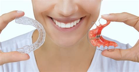 La importancia de los retenedores dentales - Centros ENLÍNEA Invisalign