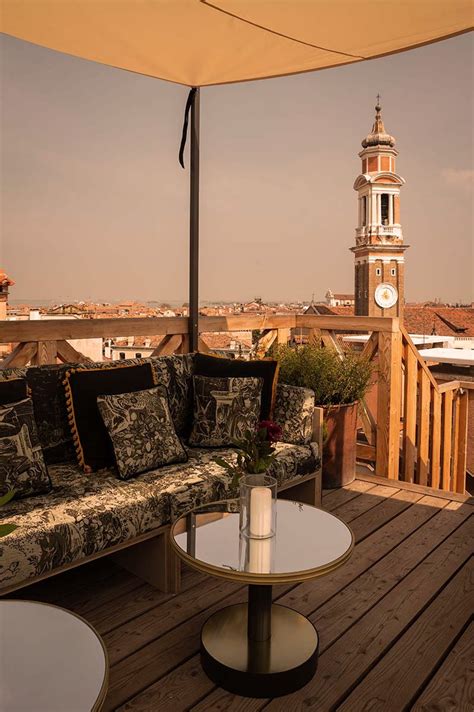 The Venice Venice Hotel - 5 star luxury on the Grand Canal facing Rialto