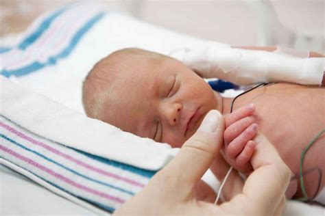 Low birthweight infants causes, characteristics, complications, diagnosis, treatment