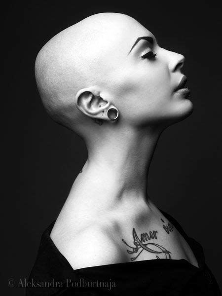 Hélène Atsüko | Bald girl, Woman shaving, Bald head women