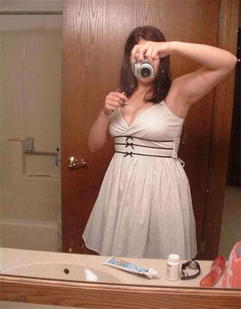 50+ Selfie Fails That Show Why You Should Always Check The Background ...