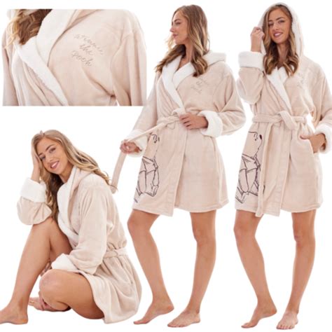 Ladies Winnie The Pooh Robe Dressing Gown Soft Snuggle Fleece Sherpa ...