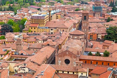 Premium Photo | Aerial view of the basilica of san giacomo maggiore in bologna