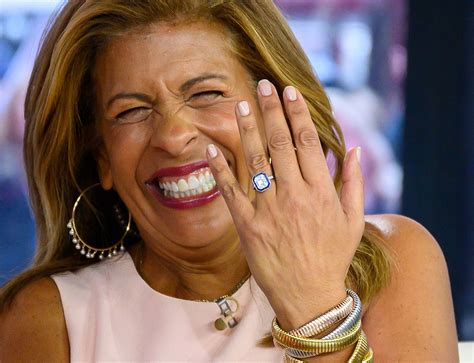 Is Hoda Kotb Wearing A Wedding Ring