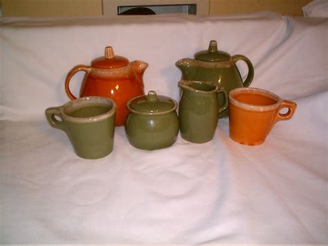 hull teapot,tea set and coffee mugs in avocado and tangeri… | Flickr