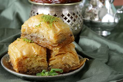 Phyllo Dough: Ingredients, Nutrition and How To Use It