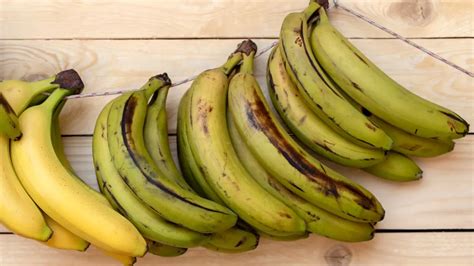 Food expert says we're storing bananas wrong - certain hotspots are bad for ripening - Mirror Online