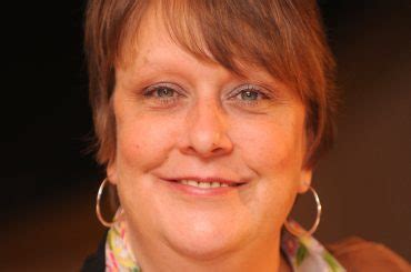 Kathy Burke Age, Height, Young, Brothers, Illness, Neck - ABTC