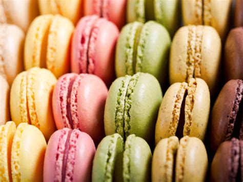 Paris in 100 Macarons