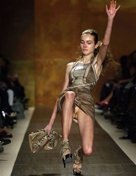 Catwalk Fails – When Models fall (26 pics) - Izismile.com