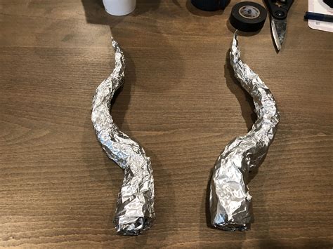 I used tin foil to create a shape for the horns | Maleficent costume diy, Cosplay horns, Diy horns