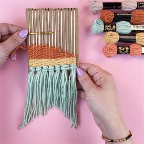 How To Make a DIY Mini Loom | Tappeti fai da te, Telai per tessitura ...