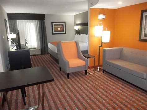 HOLIDAY INN EXPRESS & SUITES NASHVILLE SOUTHEAST - ANTIOCH, AN IHG HOTEL - Updated 2024 Prices ...