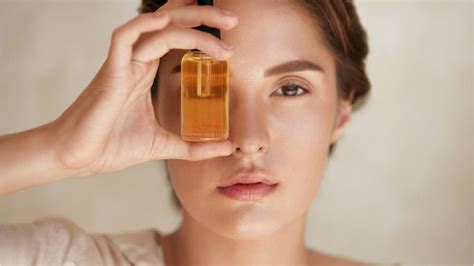 3 huiles essentielles efficaces contre l'acné