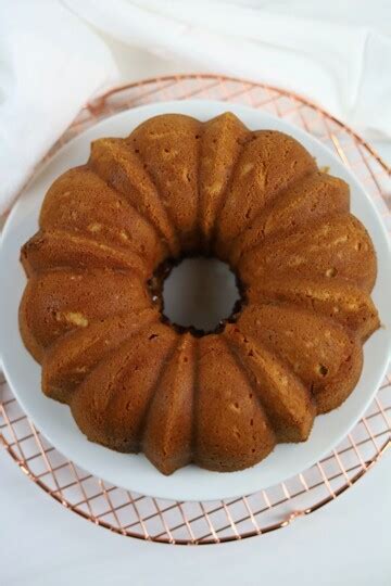 Honey Bun Pound Cake - {How to Video}Whip it like Butter