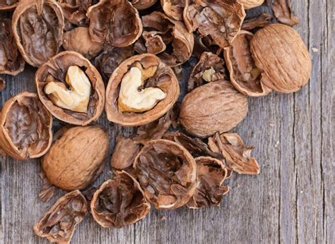 Benefits of Walnuts: 9 Science-Backed Facts About the Nut | Eat This ...