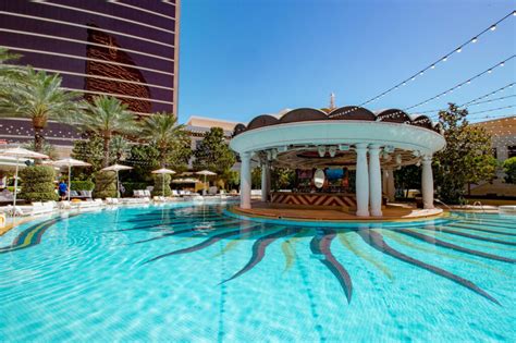 Las Vegas Topless Pool Guide and Etiquette | Oyster