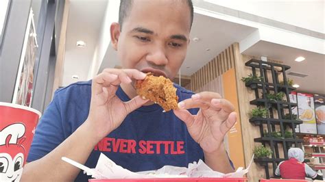 Trying Jollibee in Brunei (So delicious!!!) - YouTube