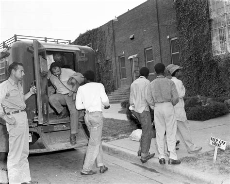 Historic photos of Texas prisons show riots, rodeos and chain gangs