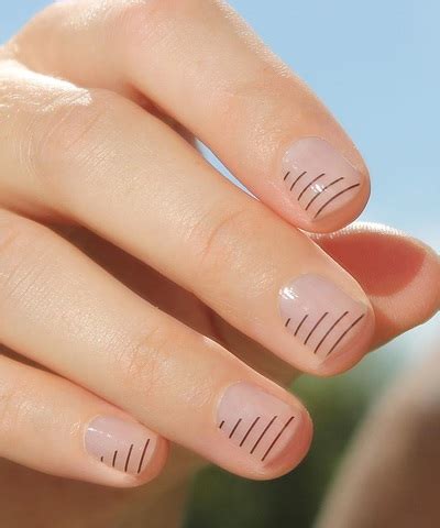 On Trend Nail Art - VOGUE INTUITION