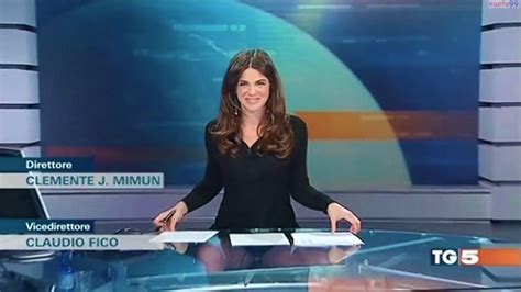 Gorgeous News Presenter Accidentally Flashes her Undies Behind a Glass ...