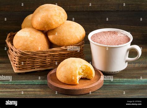 Almojabana, traditional Colombian food - Drink of chocolate Stock Photo - Alamy