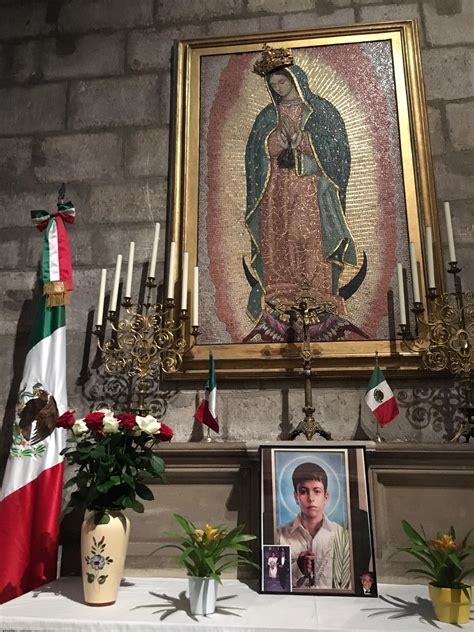 La capilla de la virgen de Guadalupe en Notre Dame de París : r/mexico