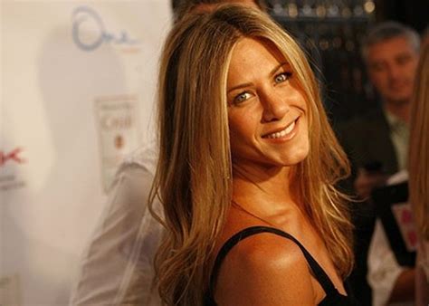 Jennifer Aniston going bald?