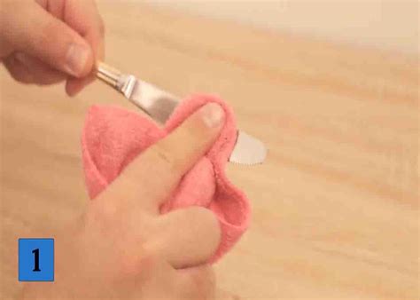 8 Cleaning Tricks With Toothpaste Everyone Should Know