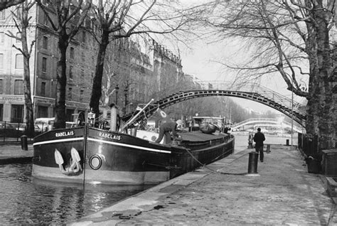Péniche sur le Canal Saint-Martin, quai de Jemmapes – Janine Niepce