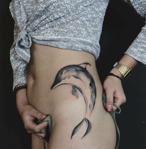 +35 Tatuajes de 【Delfines】 para Mujeres con Significados 🐬