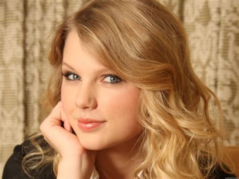 Taylor Swift wallpaper 2 - BERITA HARIAN ONLINE