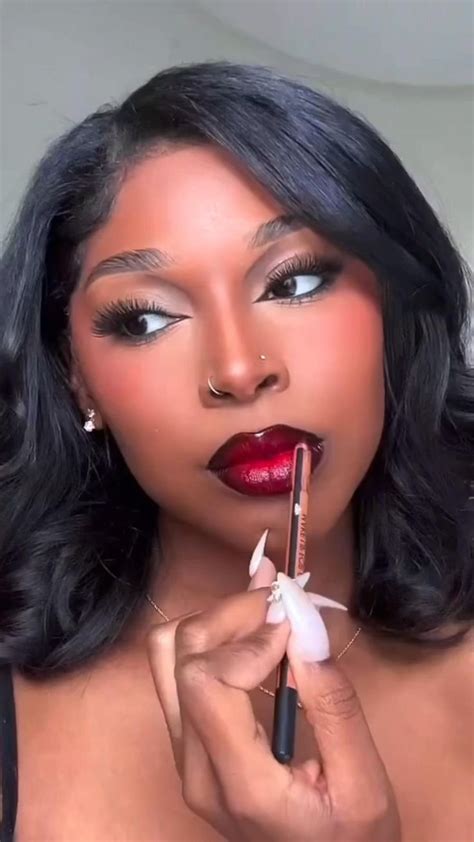 Vampy fall lip tutorial. Fall makeup. Dark red lips on brown skin🤎 | Red lips makeup look, Vampy ...