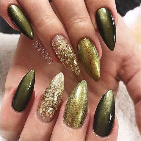 Olive green and gold glitter nails | Uñas bonitas, Uñas modernas, Diseños de uñas